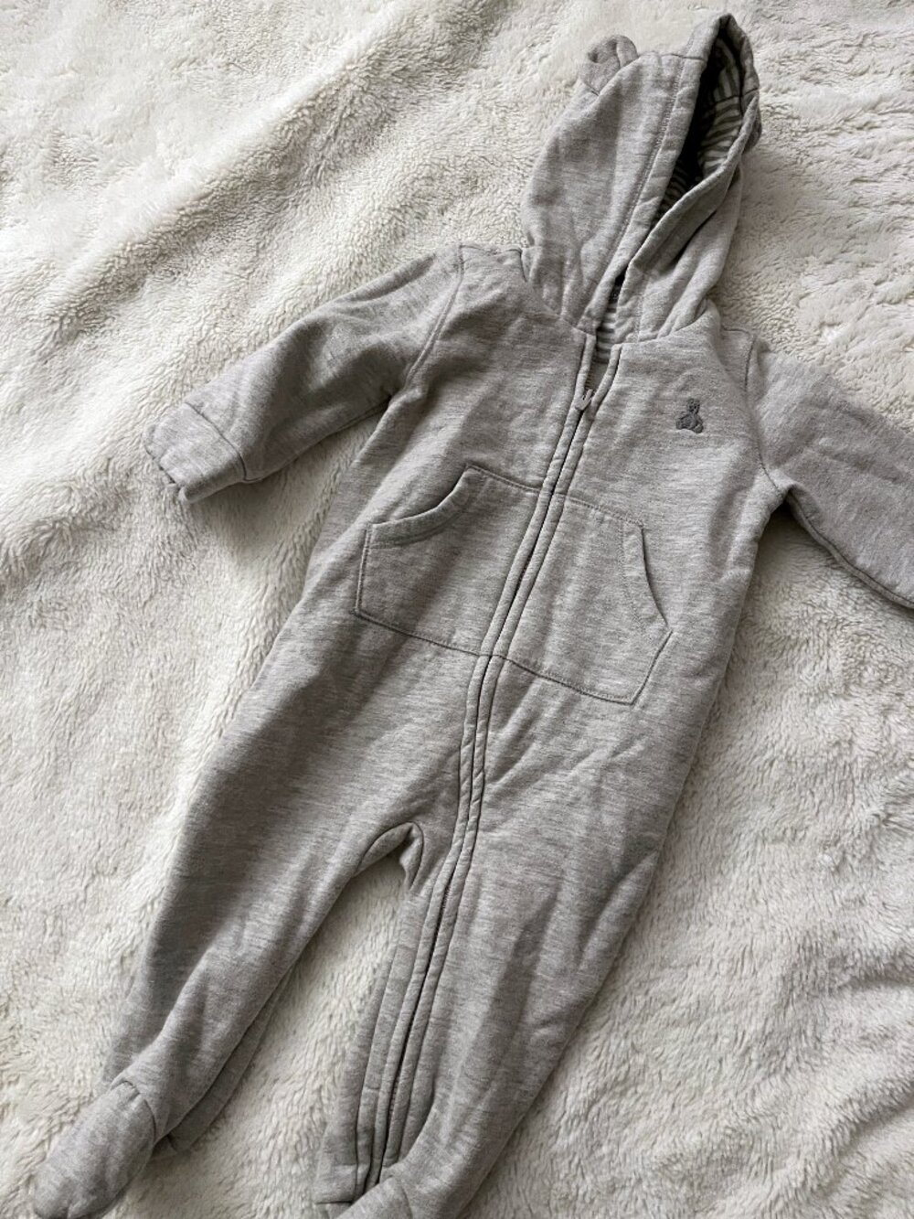 Speciality 3-9 month baby outfits - Lot - Gender Neutral - Like New